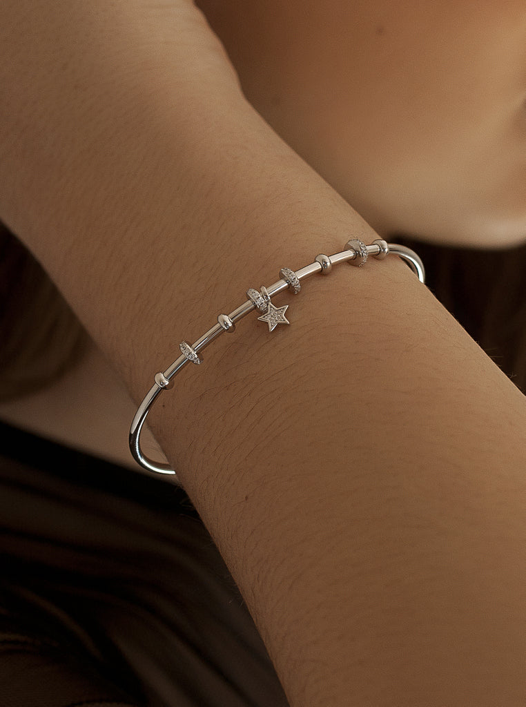 Pulsera rígida de plata con estrella y circonitas