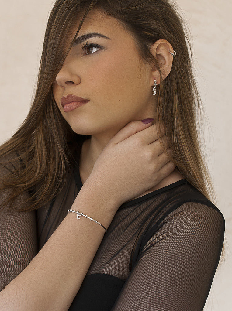 Pulsera rígida de plata con luna y circonitas