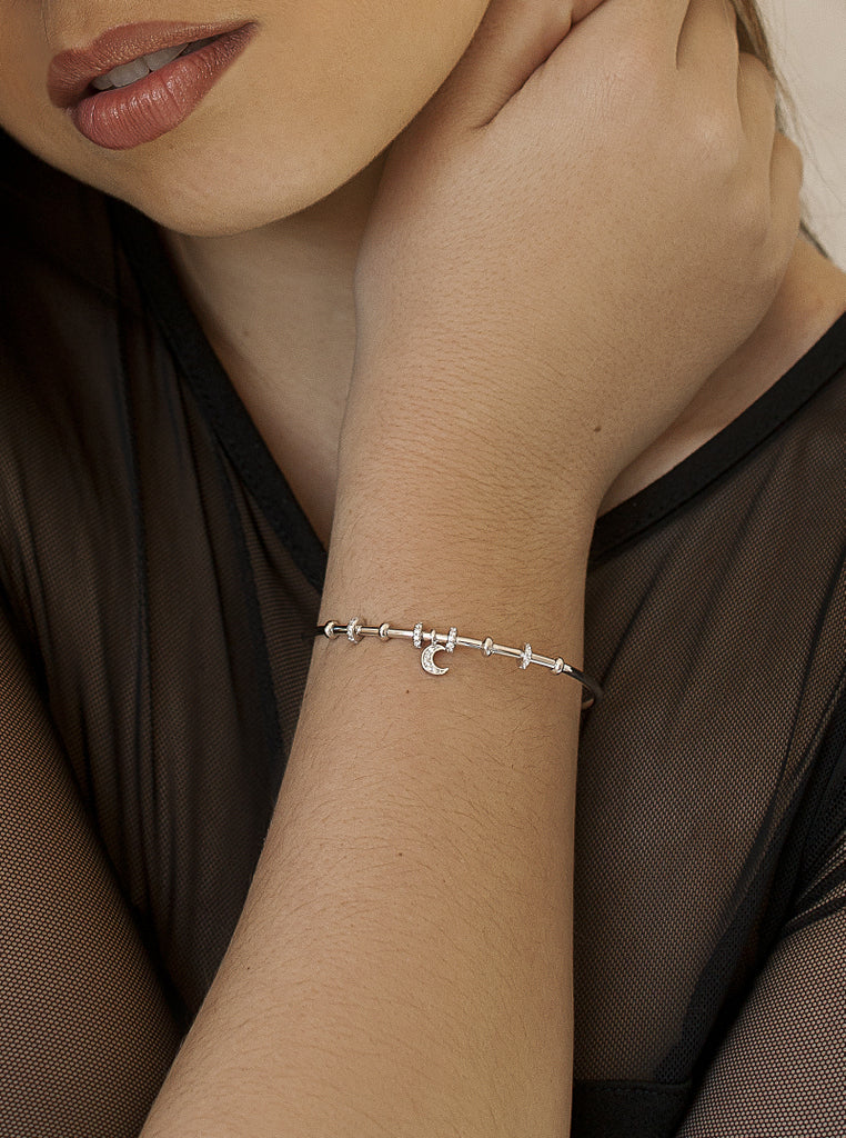 Pulsera rígida de plata con luna y circonitas