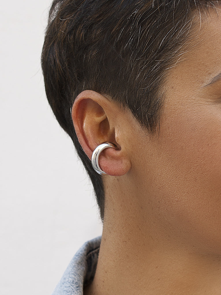 Pendiente ear cuff de plata diseño minimalista medida grande