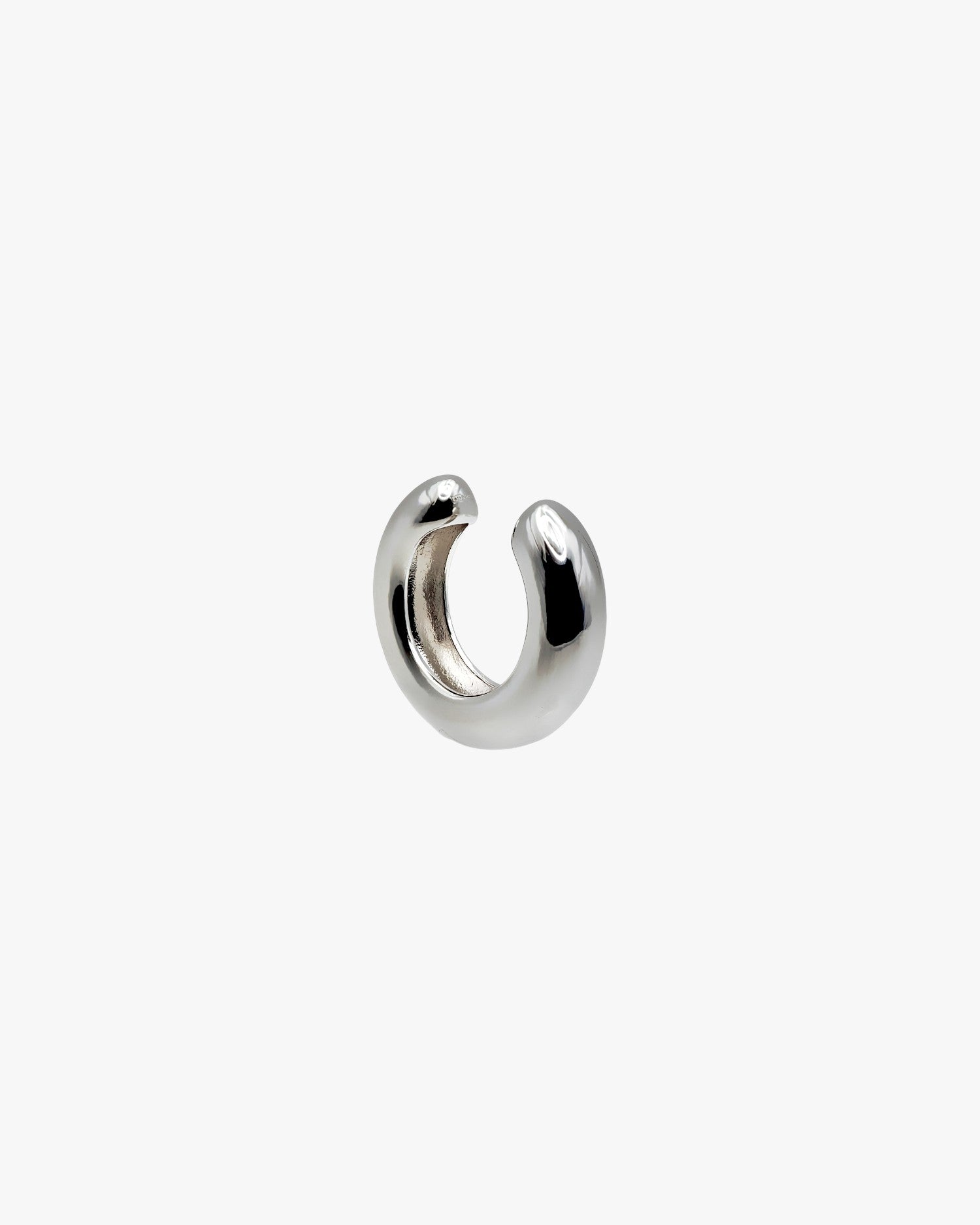 Pendiente ear cuff de plata diseño minimalista medida mediana