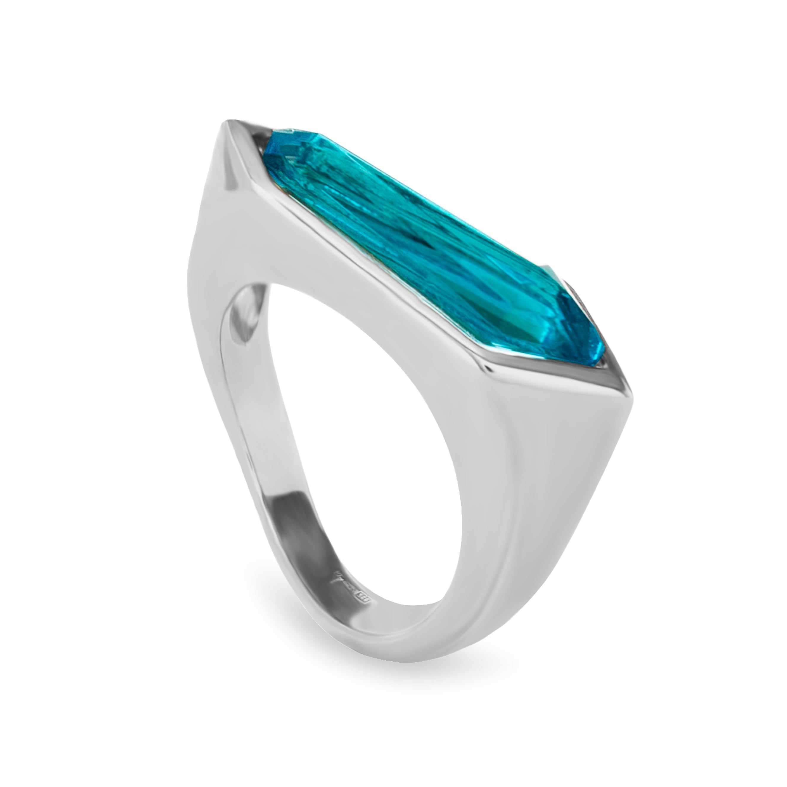 Anillo geométrico triangular de plata con piedra azul