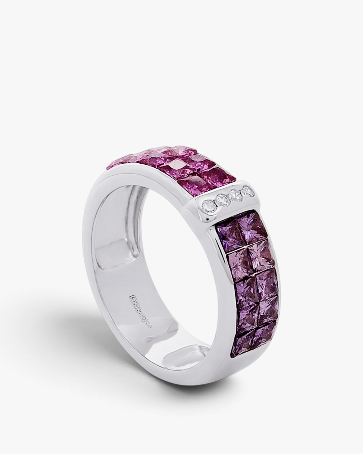 Anillo de plata con piedras rosas y lilas