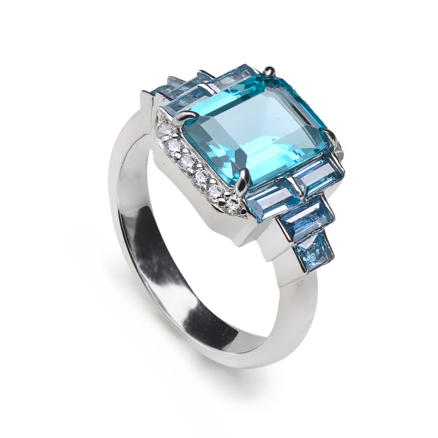 Anillo de plata con piedra turquesa y baguettes azul cielo