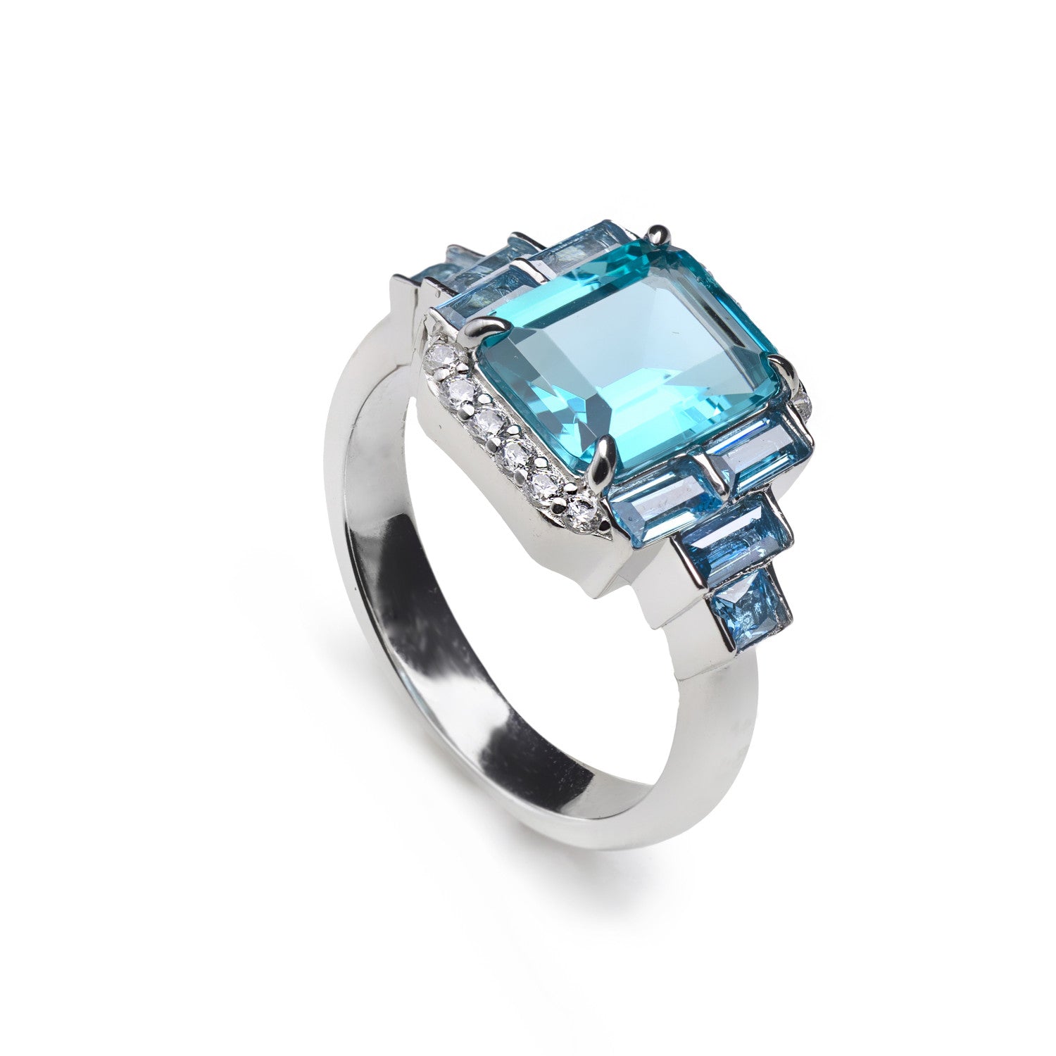 Anillo de plata con piedra turquesa y baguettes azul cielo