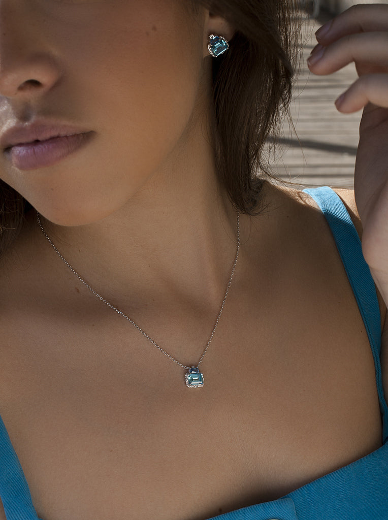 Colgante de plata con piedra azul cielo y azul intenso