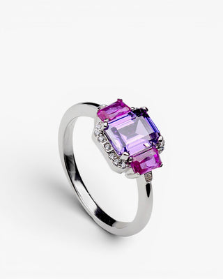 Anillo de plata con piedra lila y piedras fucsia