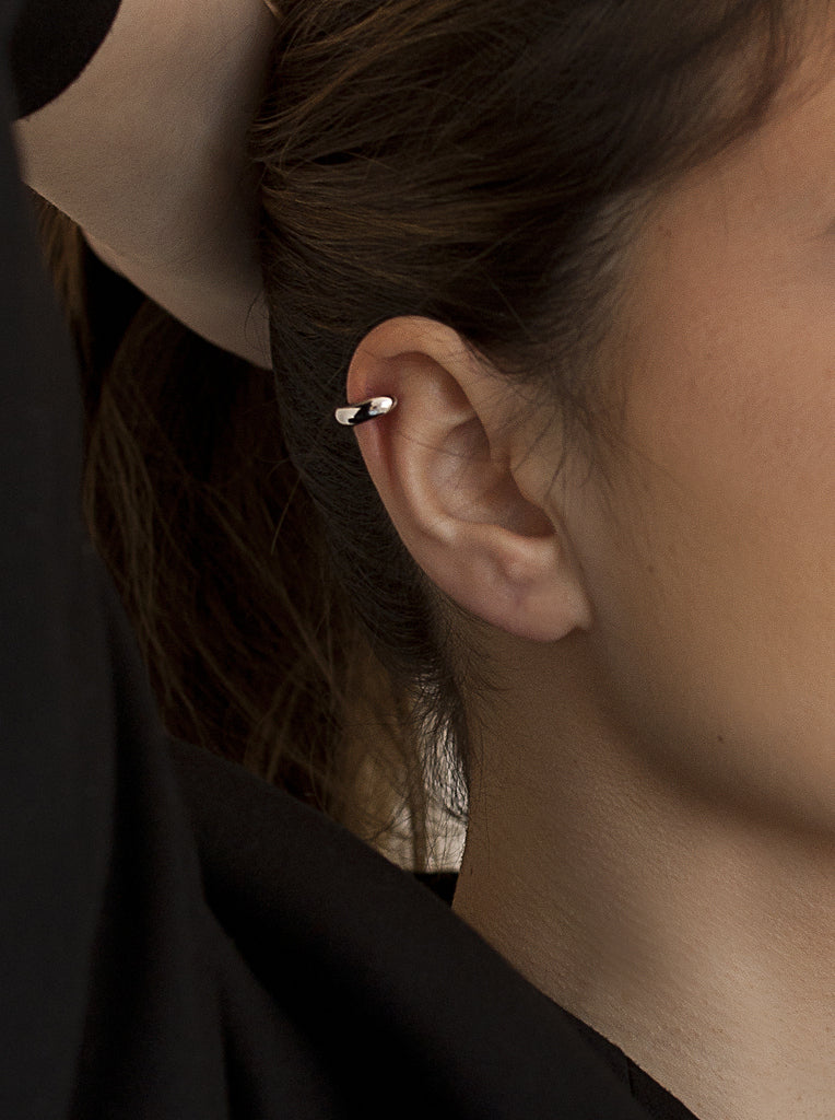 Minimalist design silver ear cuff pendant, extra-large size