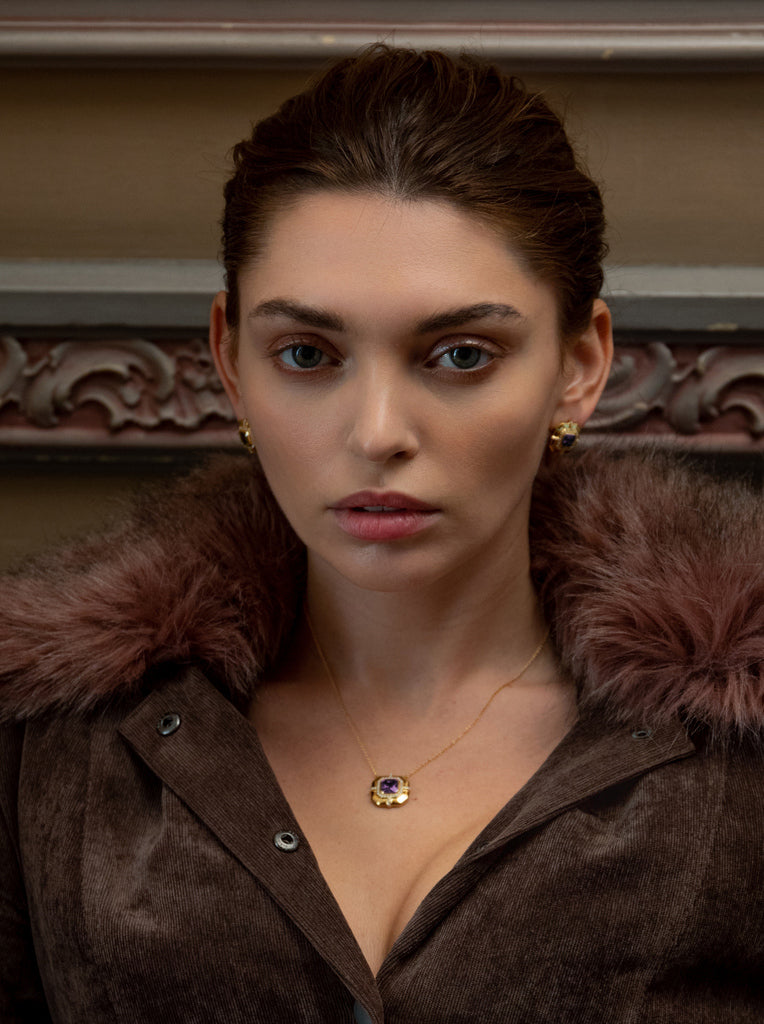 Pendientes de piedras de colores en amatista con baño dorado