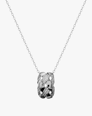 Collar de plata con colgante entrelazado y circonitas