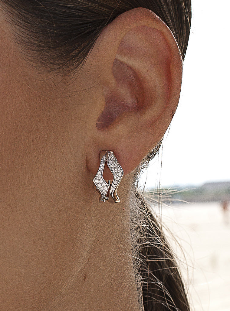Pendientes geométricos de plata con circonitas