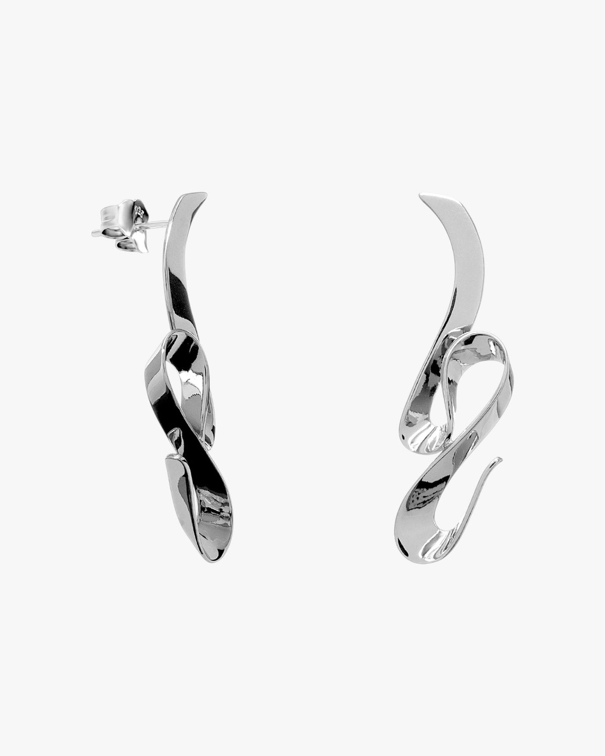 Pendientes de plata con diseño orgánico y formas fluidas