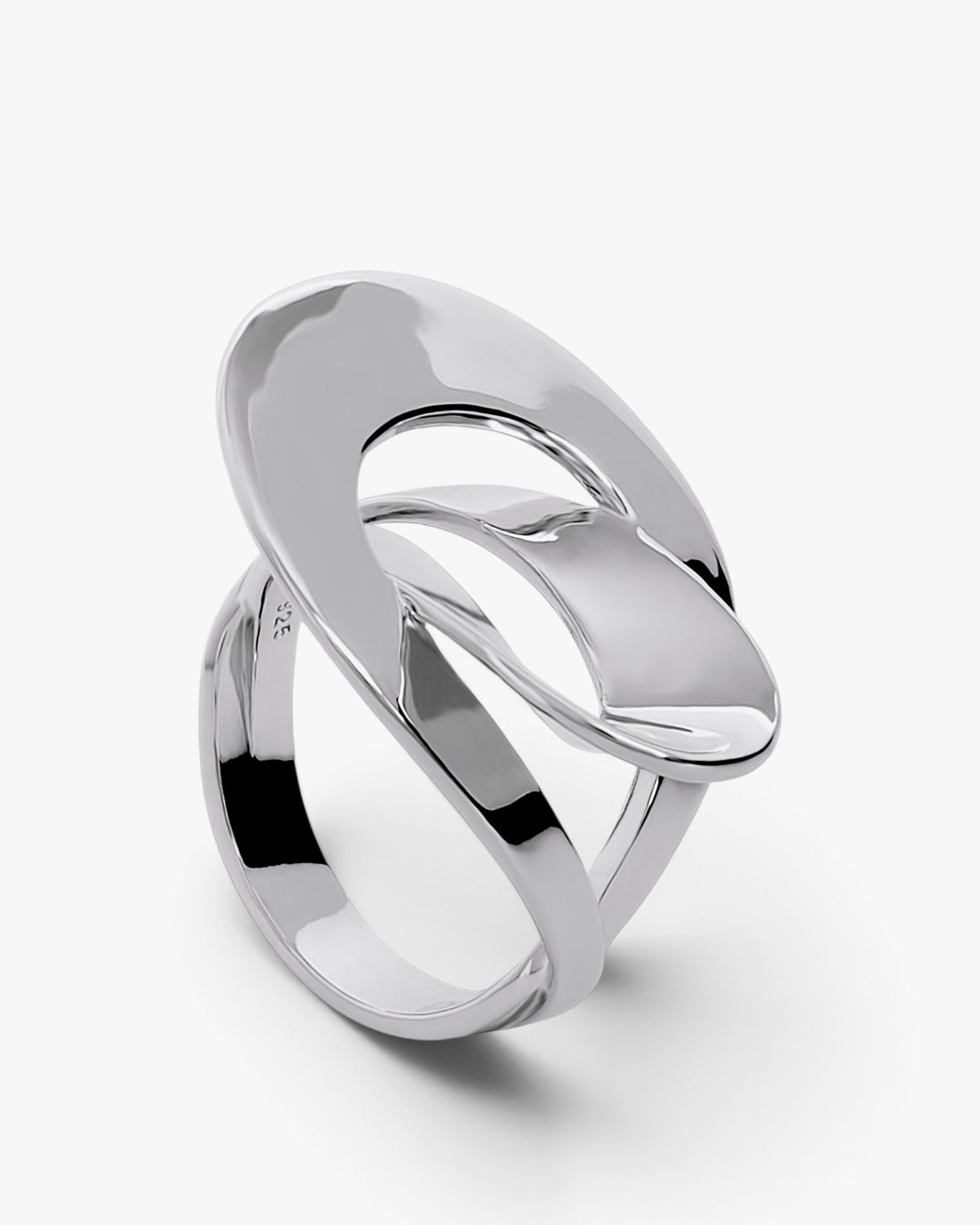 Anillo de plata ancho con diseño de nudo