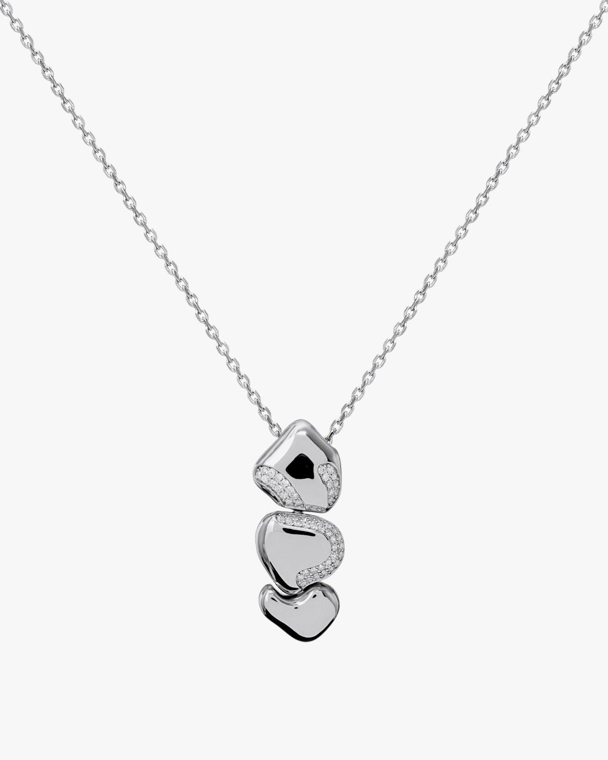 Collar de plata con colgante orgánico y circonitas
