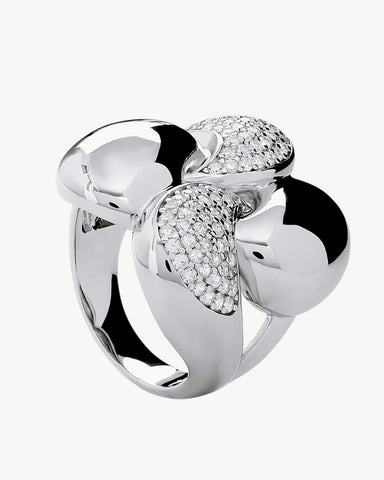 Anillo de plata ancho con diseño orgánico y circonitas