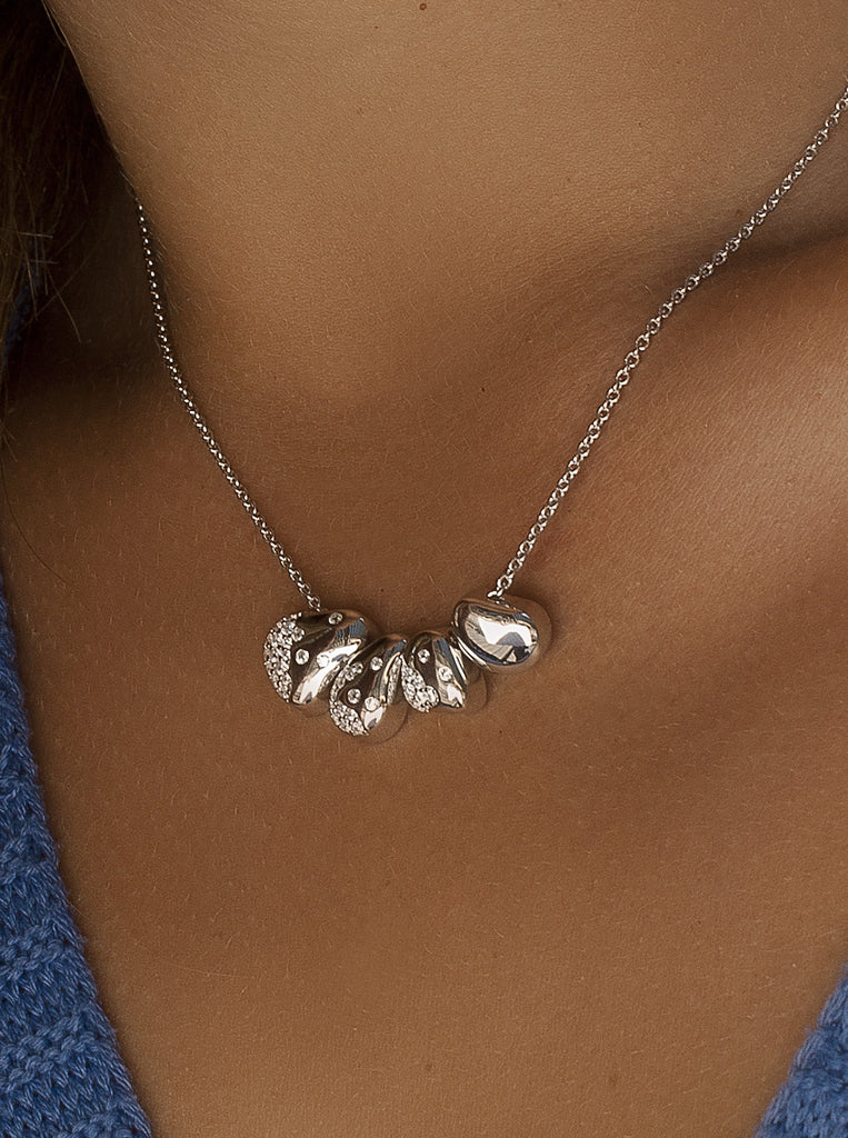 Collar de plata con piezas orgánicas y circonitas
