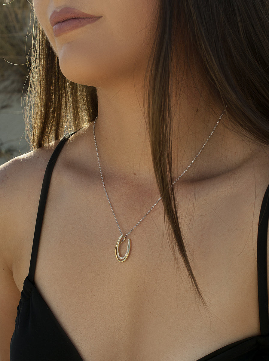 Collar bicolor de gota abierta con circonitas