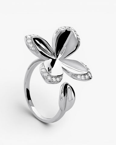 Anillo de plata abierto con flor y circonitas