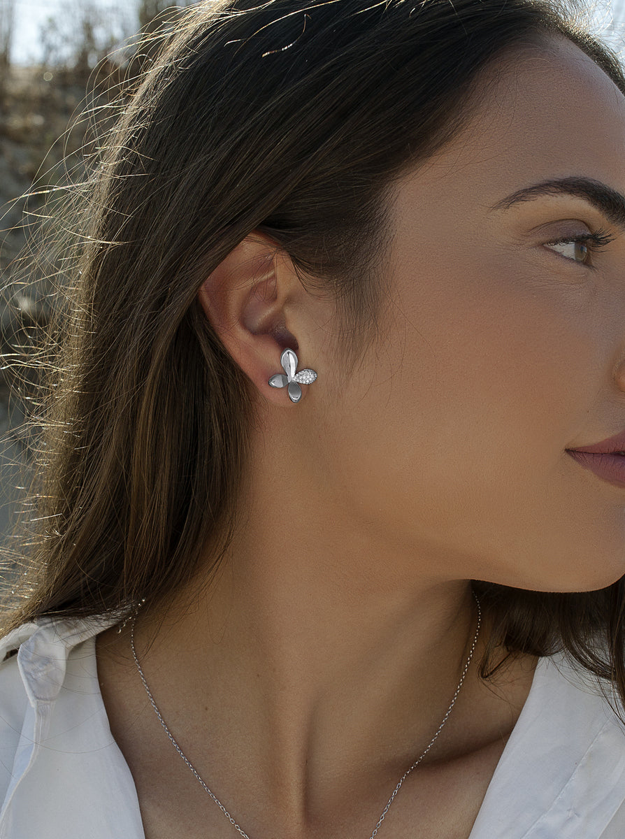 Pendientes de plata flor con pétalo de circonitas