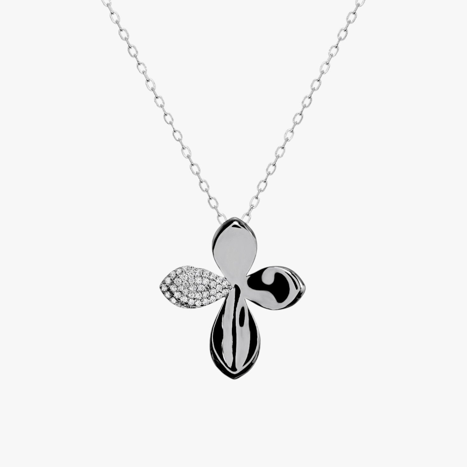 Collar de plata flor con pétalo de circonitas