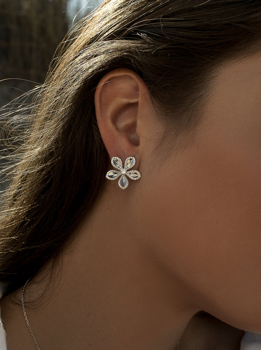Pendientes de plata flor de cinco pétalos con circonitas