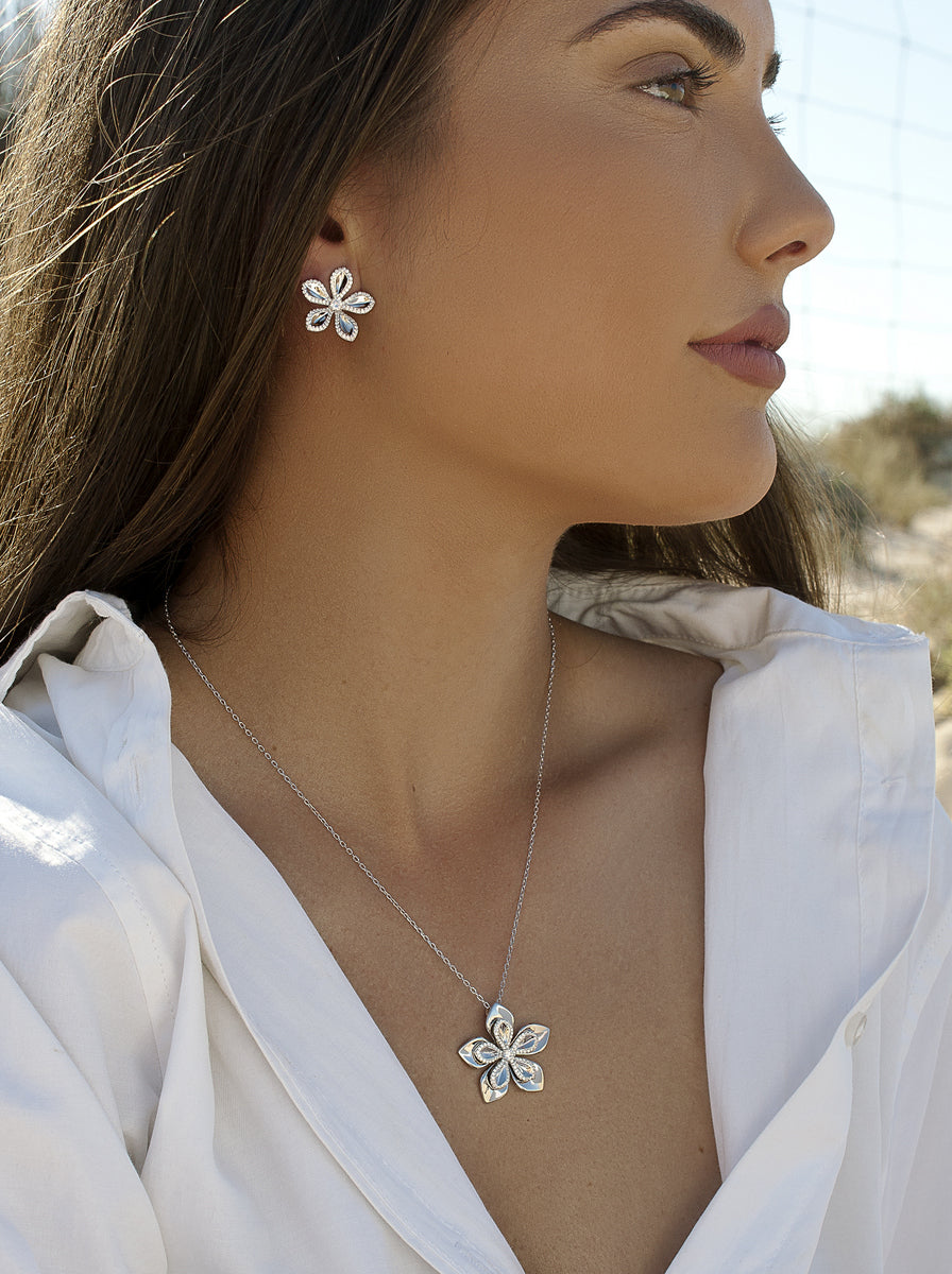 Collar de plata flor doble de cinco pétalos con circonitas