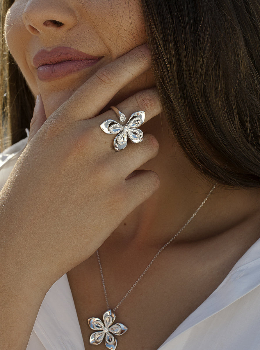 Anillo abierto de plata flor de cinco pétalos con circonitas
