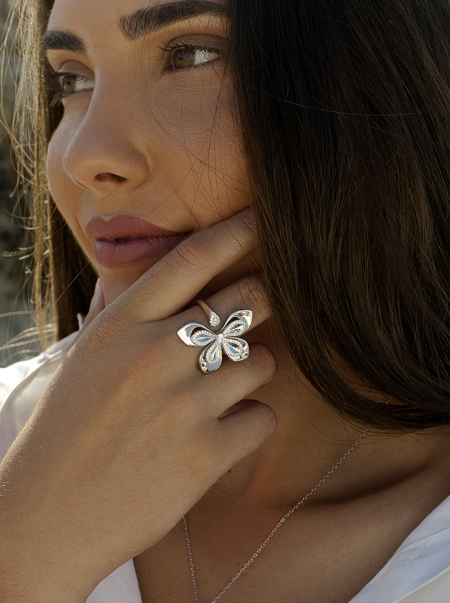Anillo abierto de plata flor de cinco pétalos con circonitas