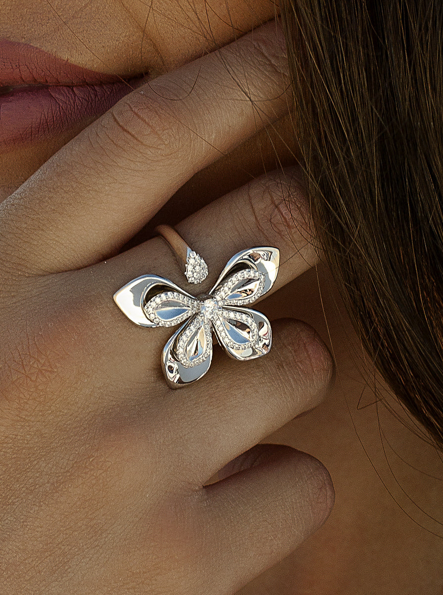 Anillo abierto de plata flor de cinco pétalos con circonitas