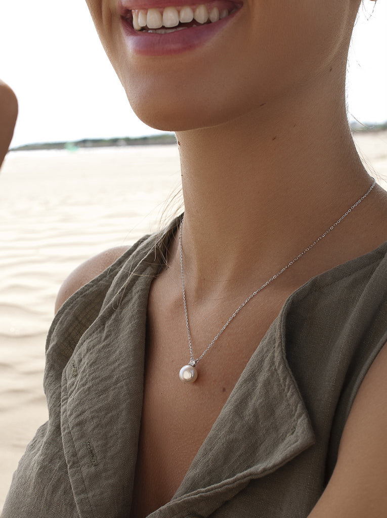 Silver necklace with pearl and zirconia pendant