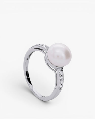 Silver ring with central pearl and cubic zirconia