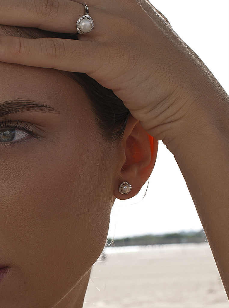 Pendientes de plata con perla y halo de circonitas