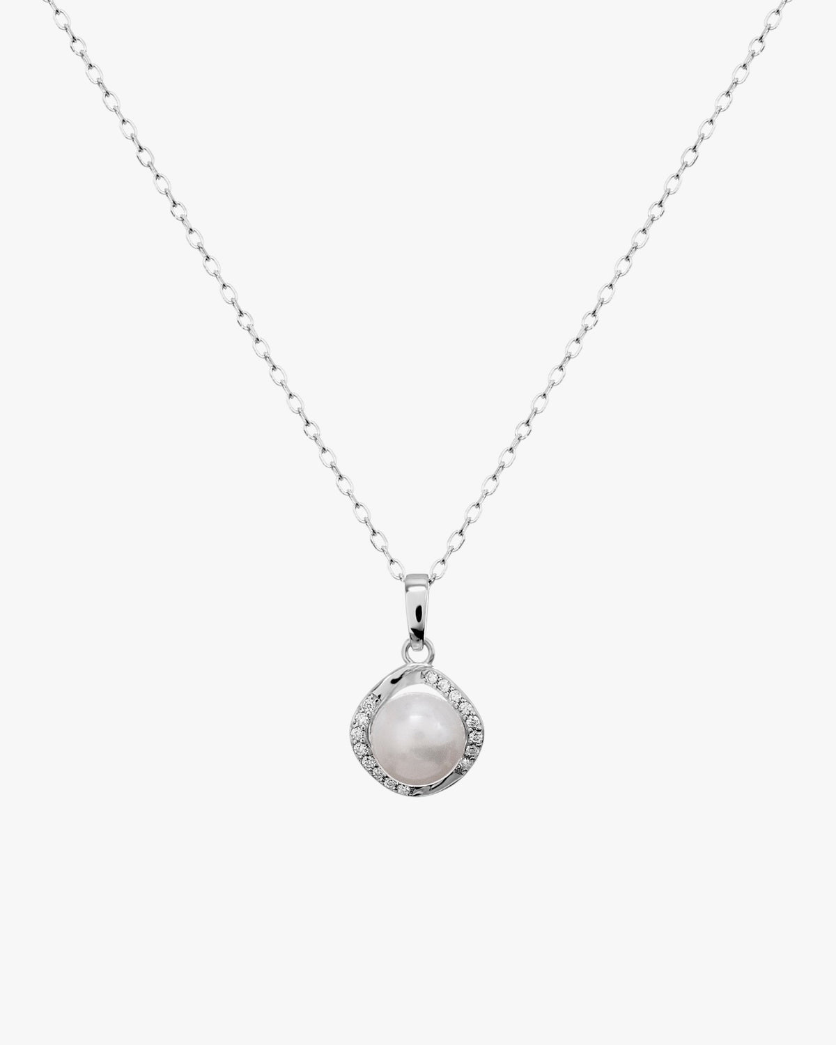 Silver necklace with a pearl framed in cubic zirconia