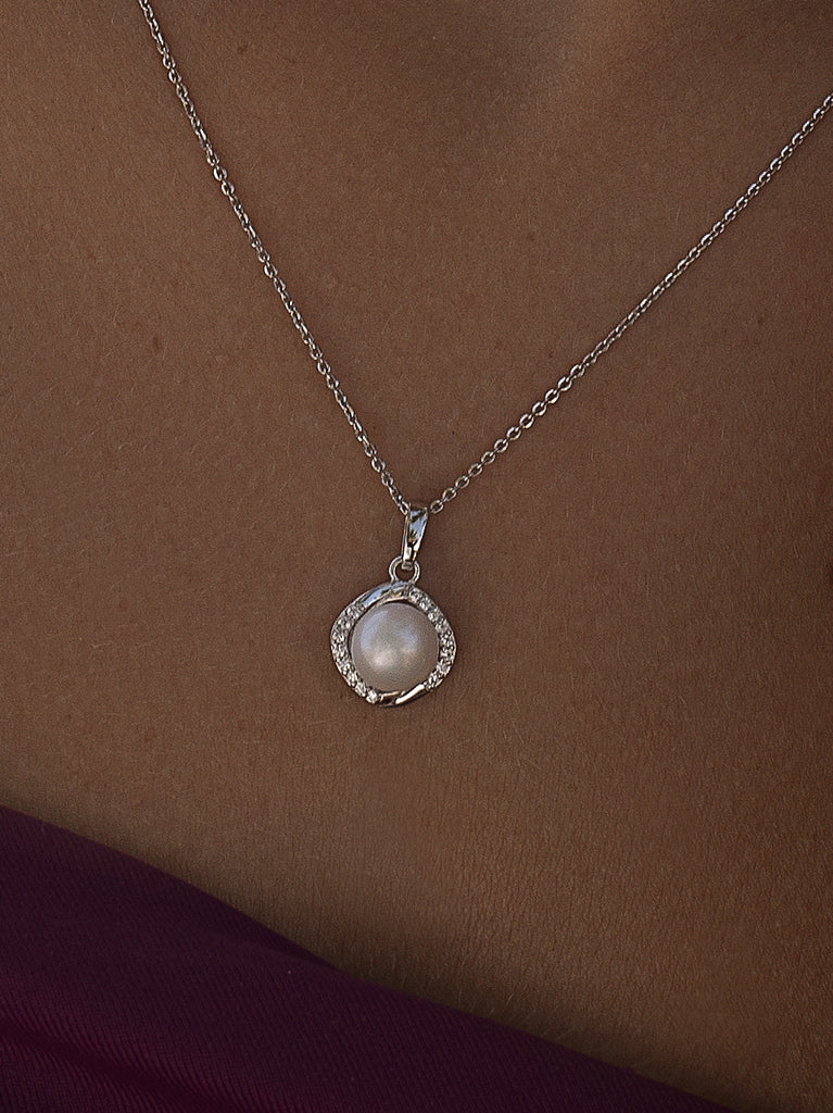 Silver necklace with a pearl framed in cubic zirconia