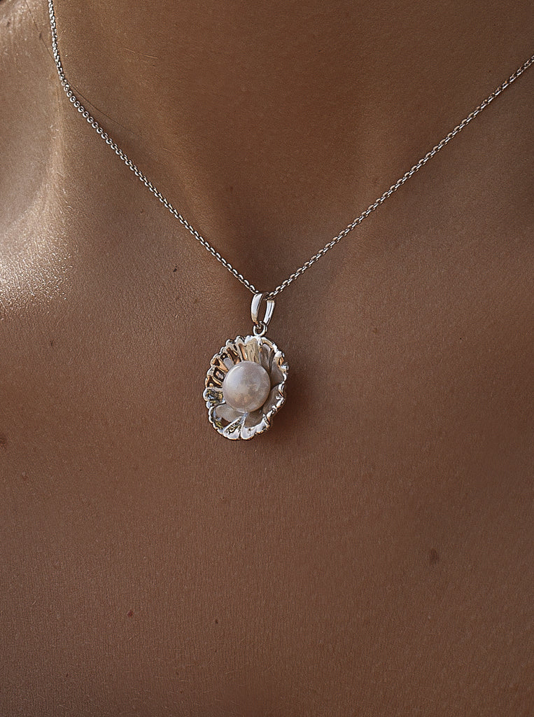Silver necklace with flower and white pearl