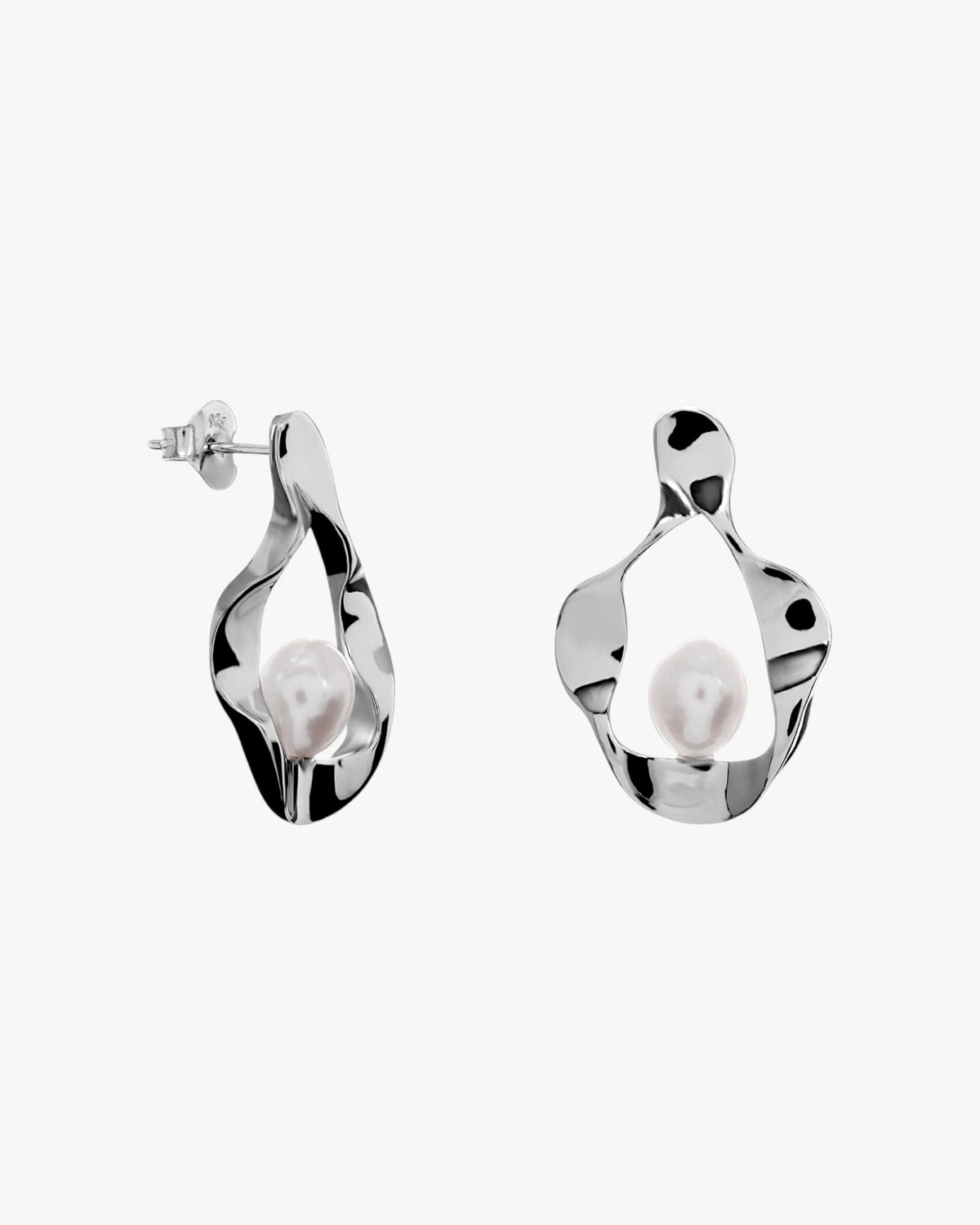 Silver earrings with pearl and asymmetric silhouette