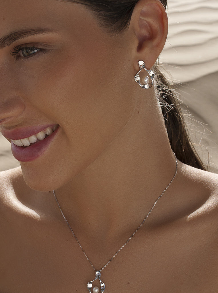 Silver earrings with pearl and asymmetric silhouette