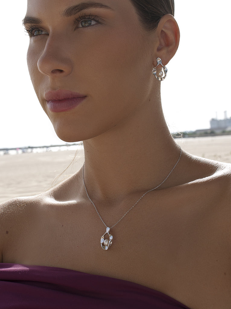 Silver earrings with pearl and asymmetric silhouette