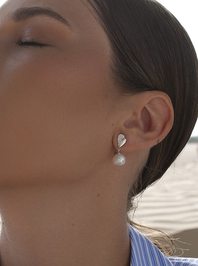 Silver earrings with pearl and cubic zirconia petals