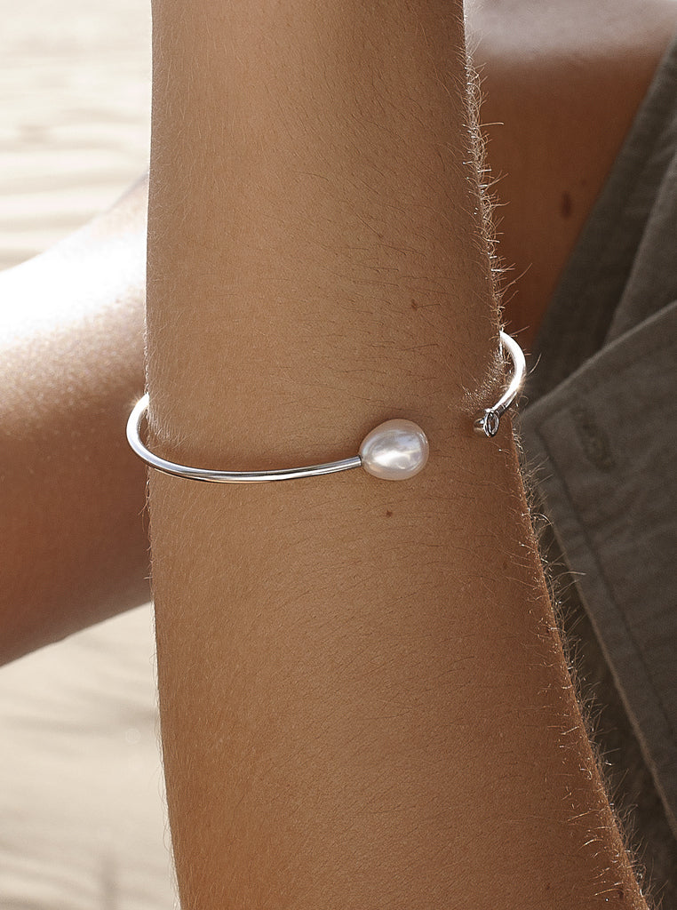 Open silver bangle with pearl and zirconia