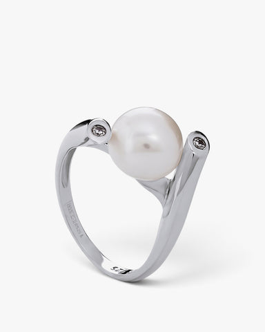 Silver ring with pearl and asymmetrical curved design