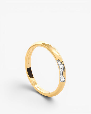 Curved gold ring with cubic zirconia