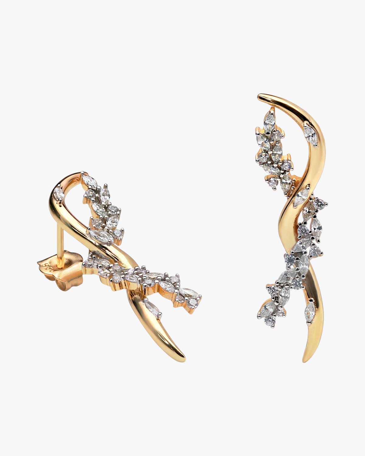 Pendientes largos dorados en forma de s con piedras marquesa