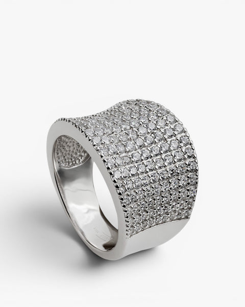 Anillo de plata ancho con circonitas brillantes