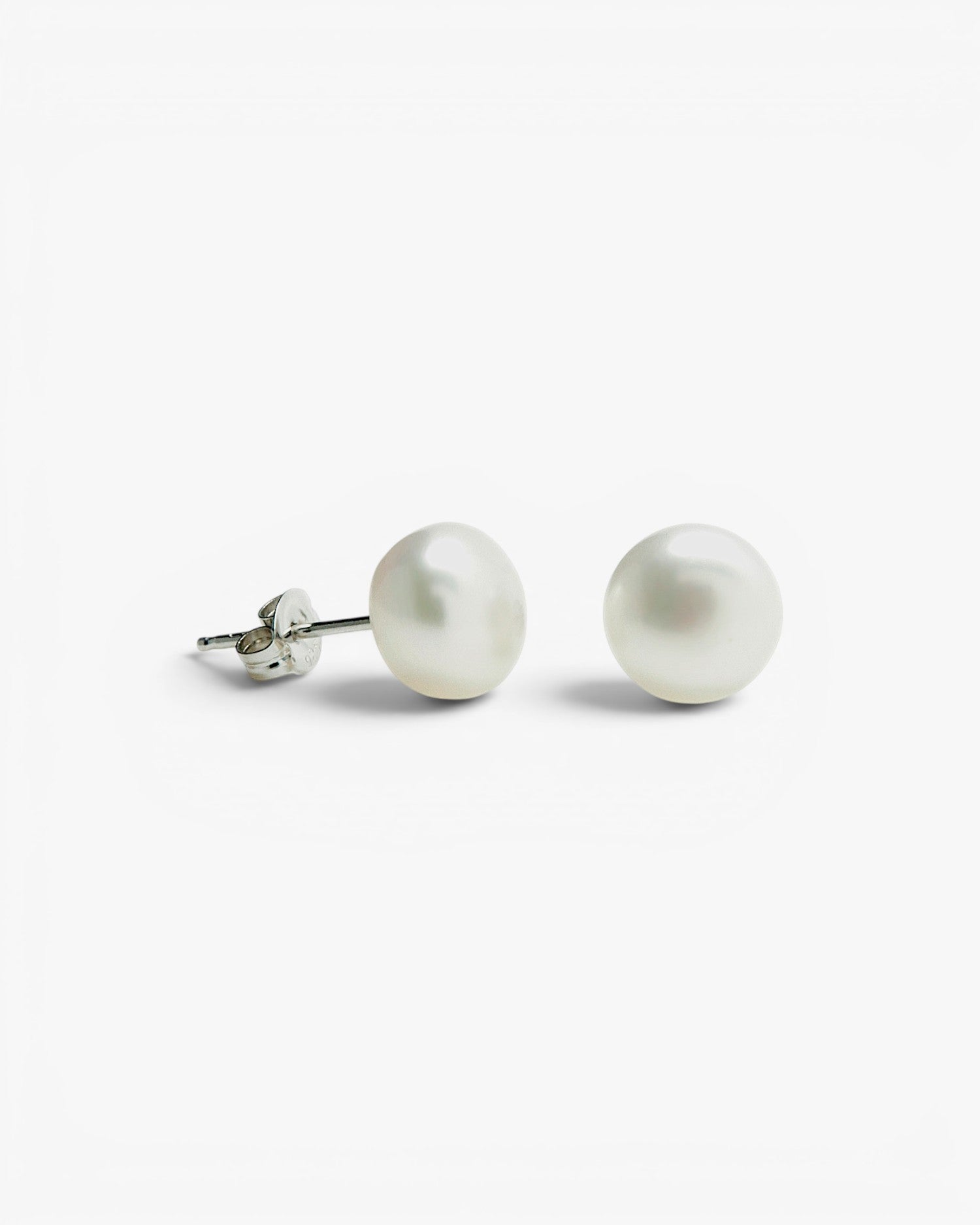 Small pearl bridal earrings, classic and simple design