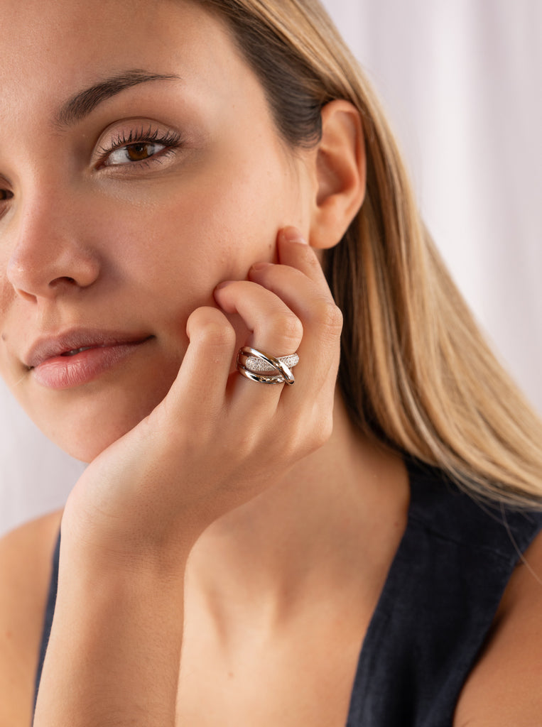 ring wide silver crossed with zirconia