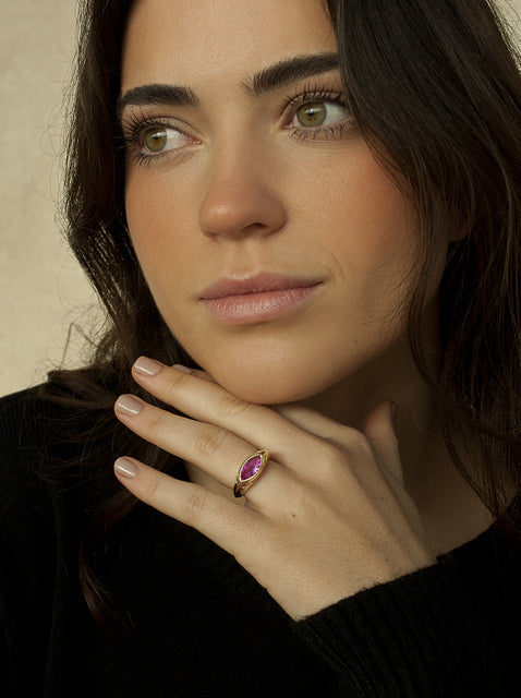 Anillo con piedras en forma oval en tono rosa y circonitas-LINEARGENT