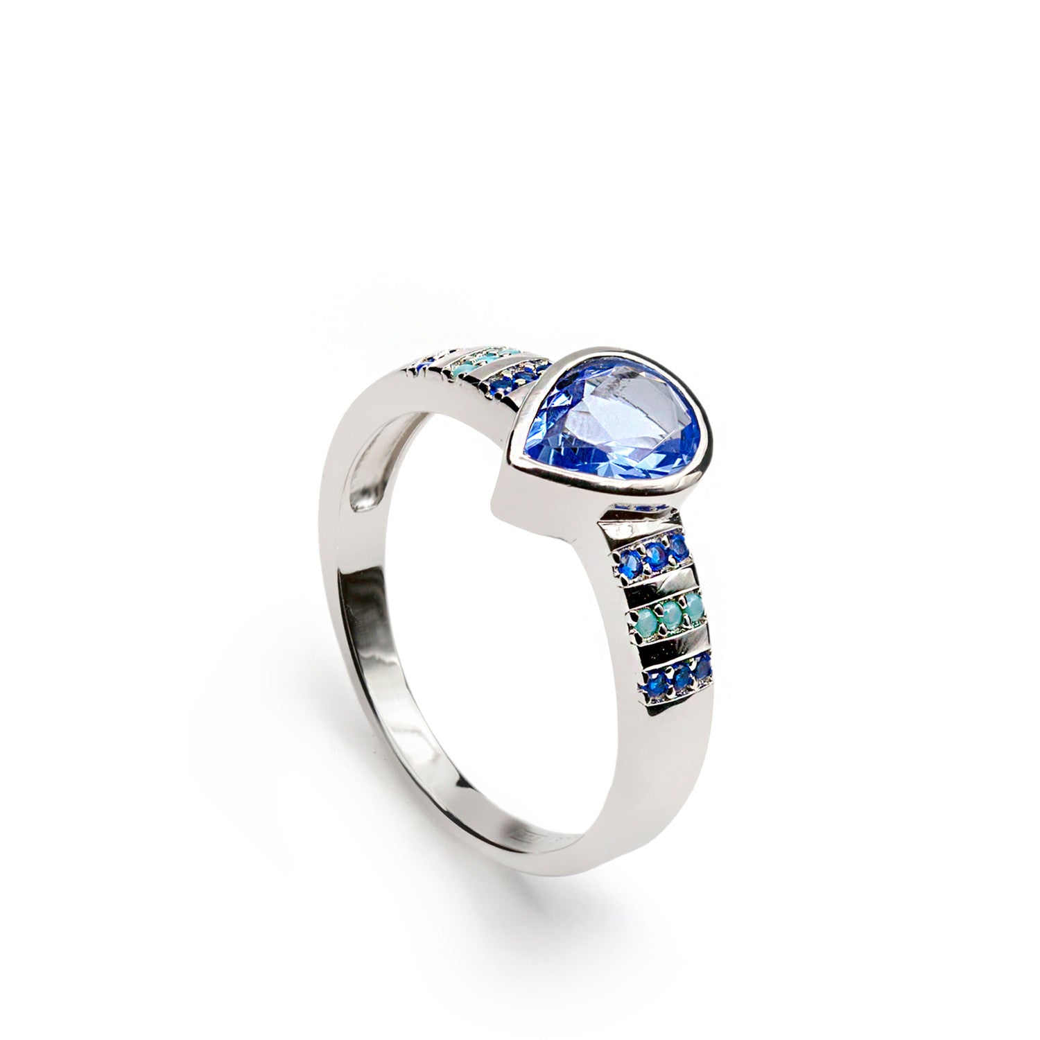 Anillo con piedras lágrima central y circonitas-LINEARGENT