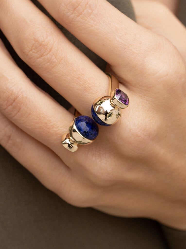 Anillo de diseño con piedras naturales lapislázuli