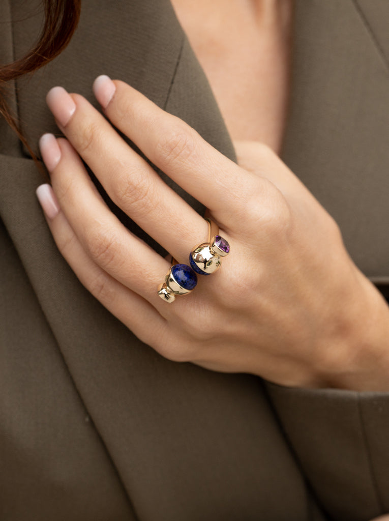 Anillo de diseño con piedras naturales lapislázuli